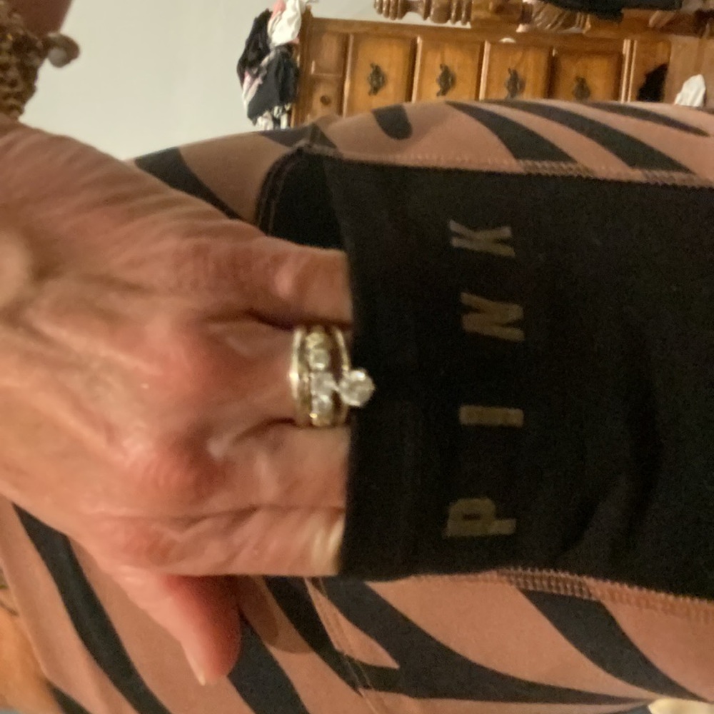 Excellent preowned PINK Victoria’s Secret leggings with pocket